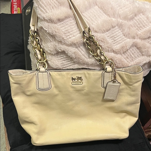 Coach Ivory Leather Shoulder Bag With hang tag, Fair condition - Picture 11 of 14